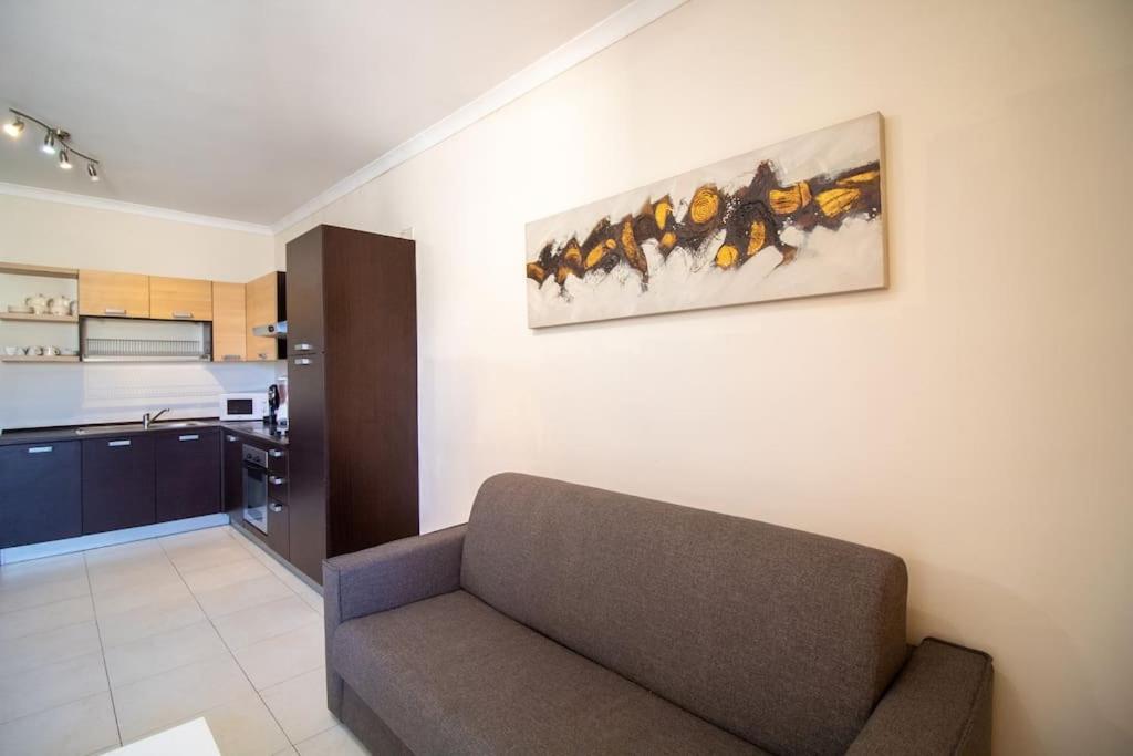Modern Apt In The Heart Of Maltese Nightlife Saint Julian's Exterior photo